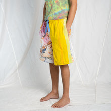 Load image into Gallery viewer, Towel Short #4 SM/MED
